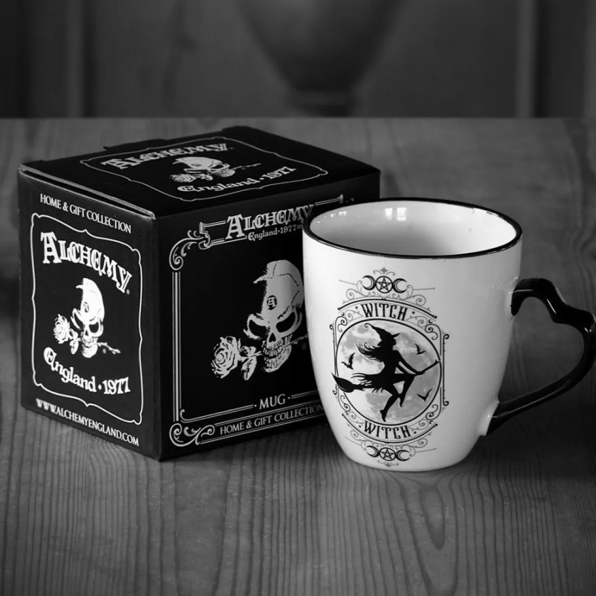 Alchemy Witch - muki sydän kahvalla