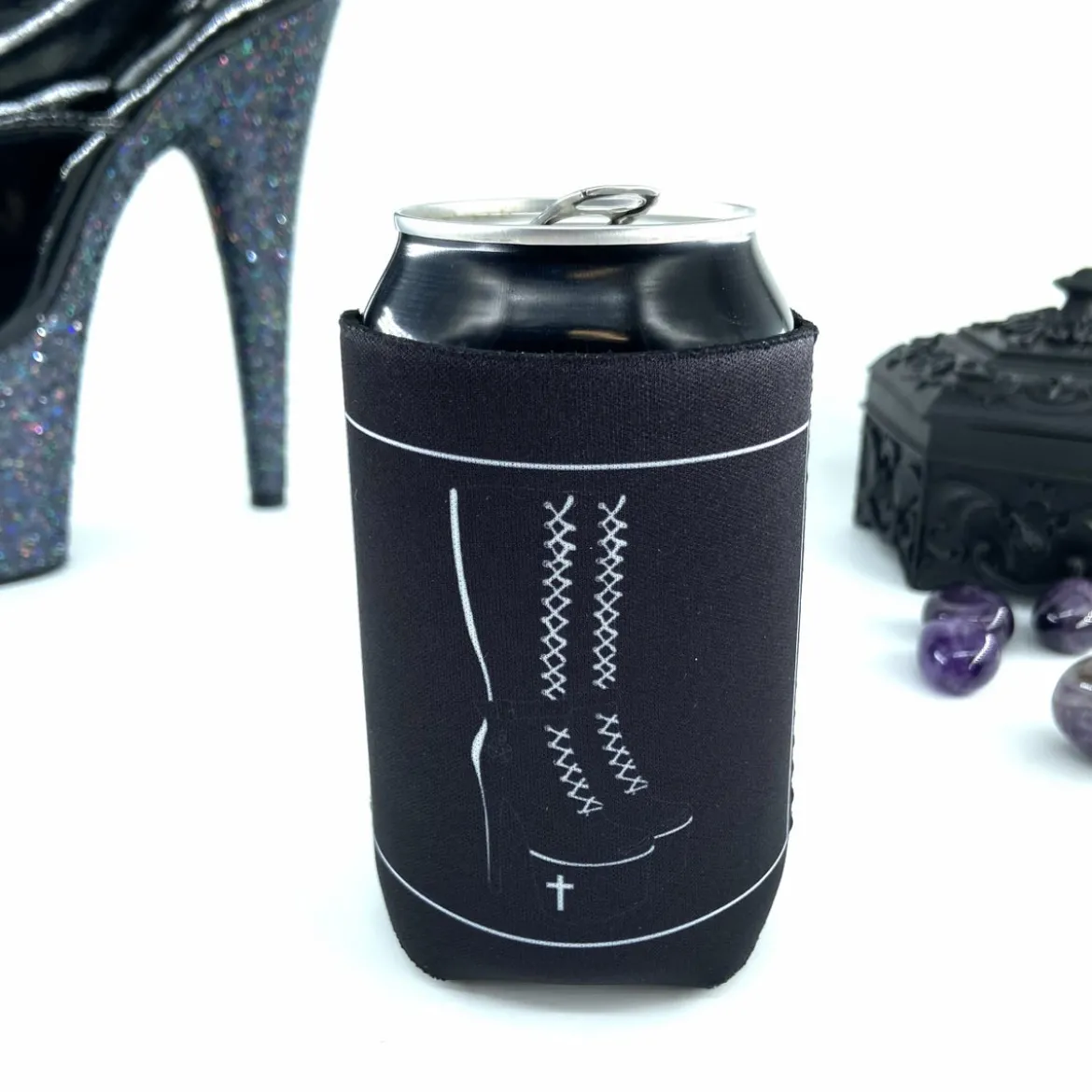 CHAOS wears high heels - Cooler