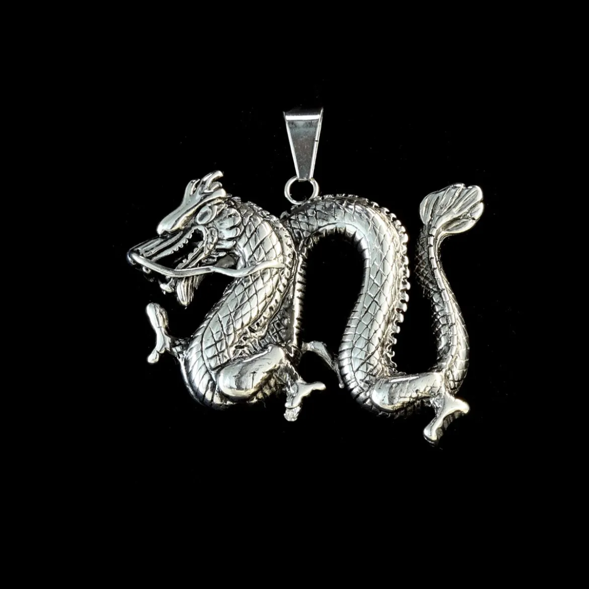 Dragon -Riipus, hopeanvärinen