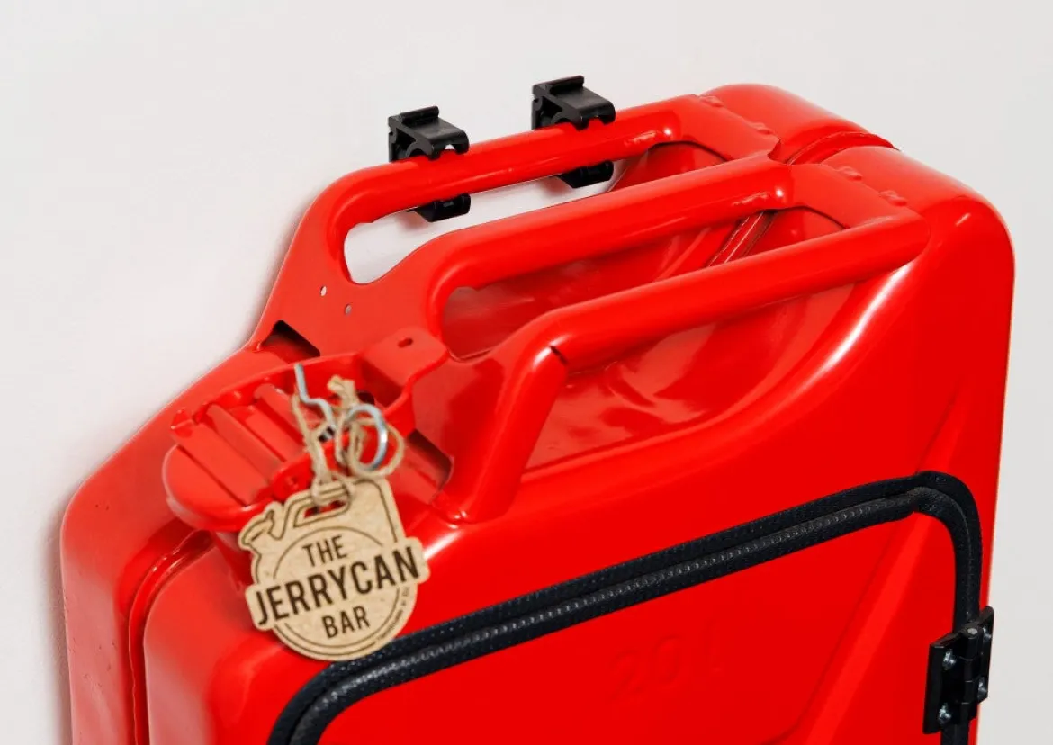 Jerrykannu Baarikaappi - Spirit of the Real Man (Red)