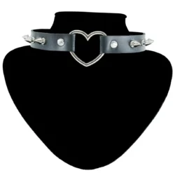 Keinonahka choker - Heart and studs