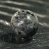 Larvikiitti pallo, 3cm