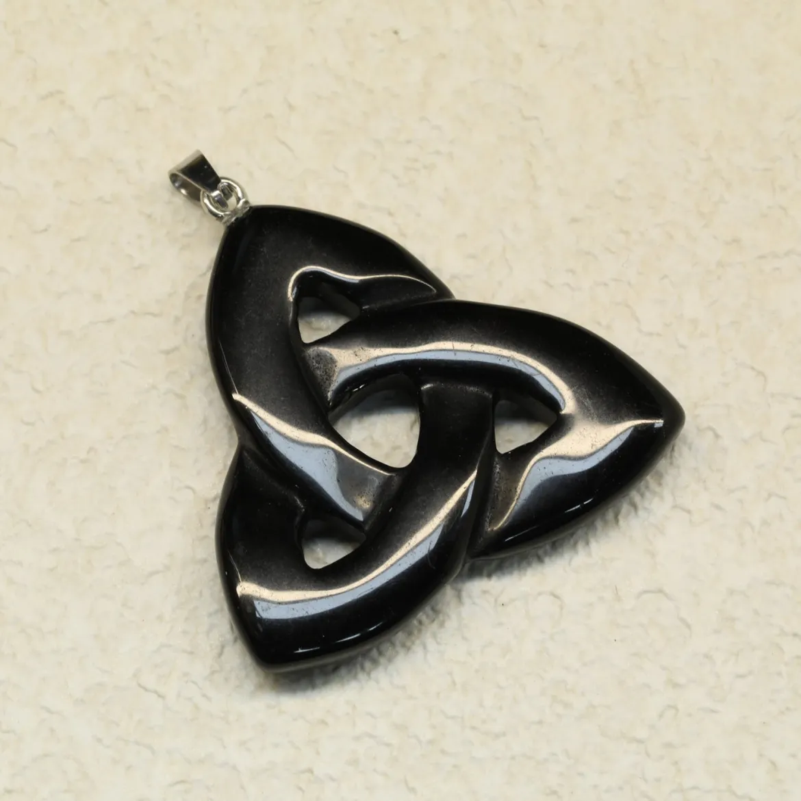 Obsidiaani - Triquetra-riipus