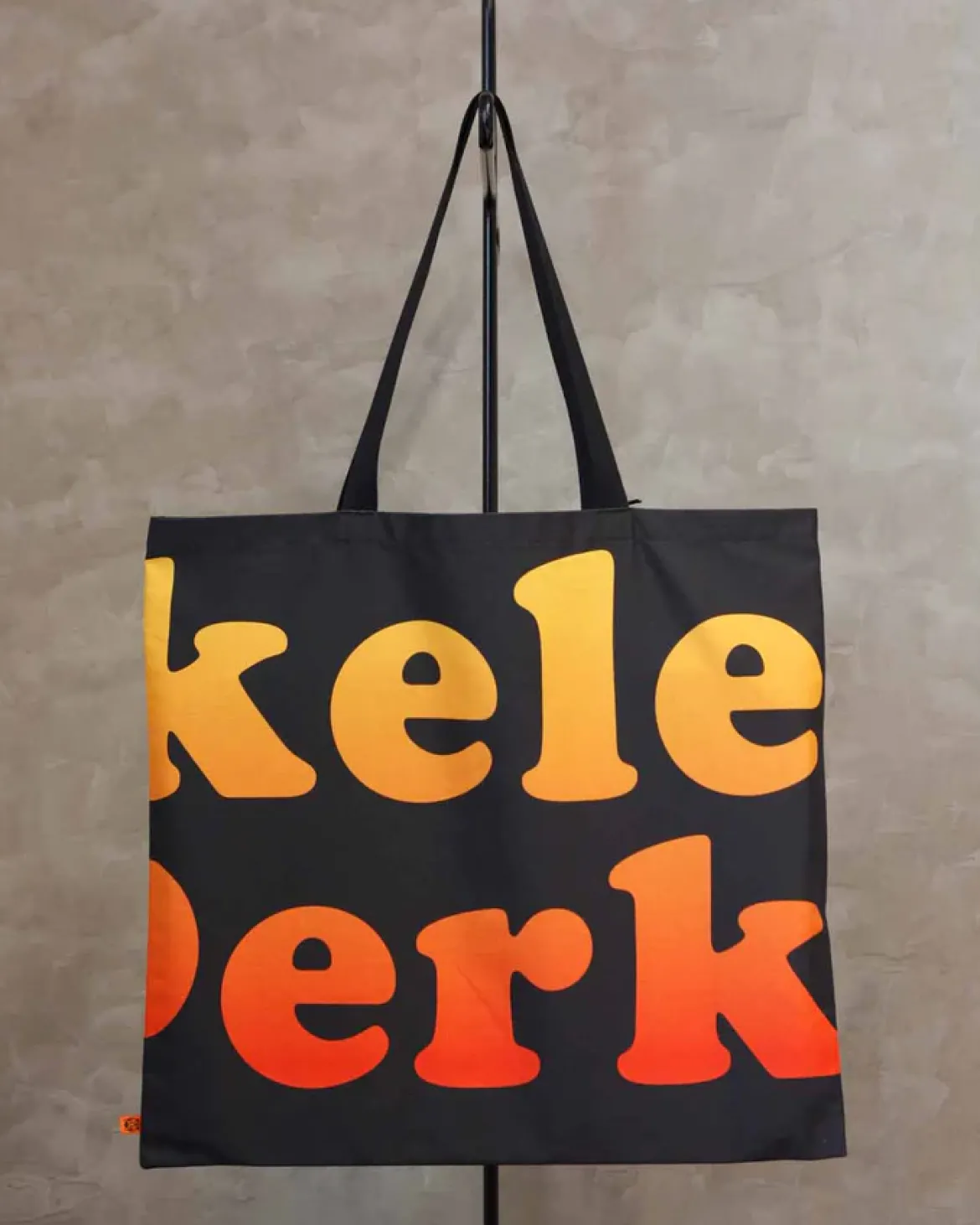 Perkele kangaskassi, Syksyn oranssi