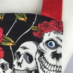 Skulls and roses - Esiliina