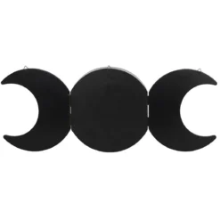 Triple Moon hylly