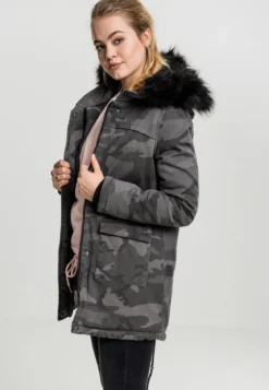 Urban Classics Camo Parka - Naisten talvitakki