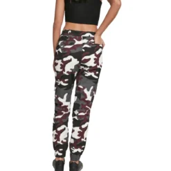 Urban Classics High Waist - Naisten reisitaskuhousut, wine camo