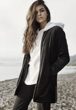 Urban Classics Long Velvet- Naisten välikausitakki